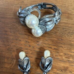 Vintage 1960s Botticelli bracelet and clip earrings